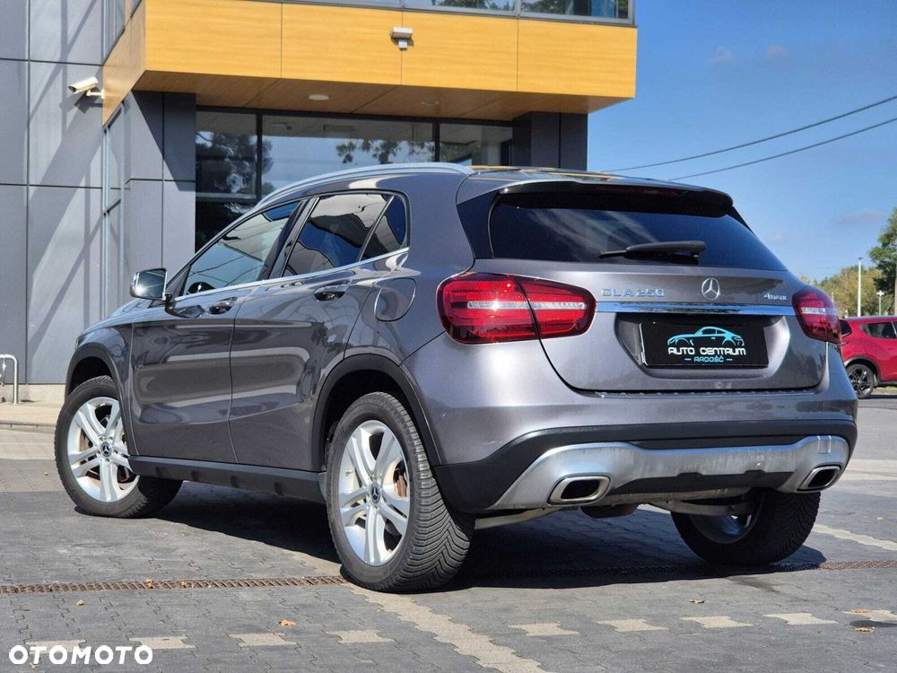 Mercedes-Benz GLA 250 4-Matic Urban - 12
