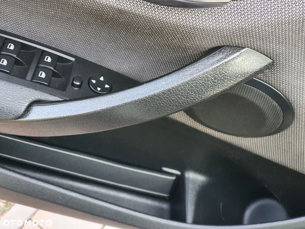 BMW X1 sDrive18d xLine - 27