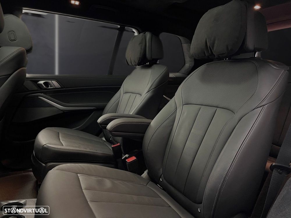 BMW X7 40 i xDrive Pack M - 37