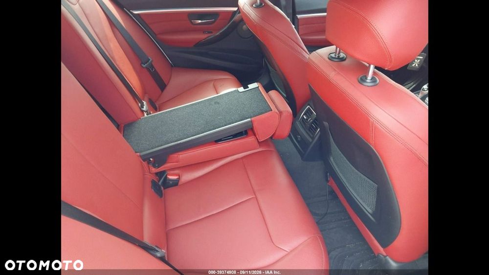 BMW Seria 3 330i xDrive M Sport - 11