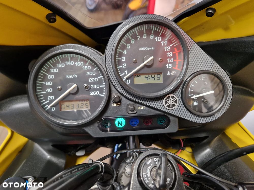 Yamaha FZS - 4
