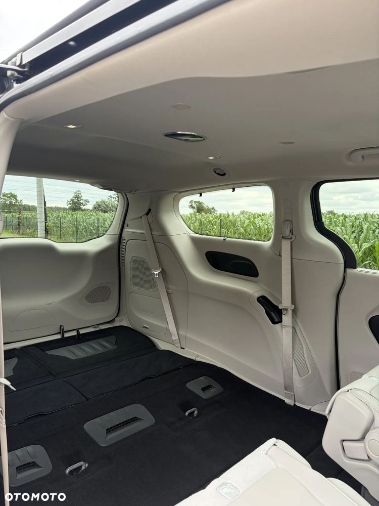 Chrysler Pacifica - 28