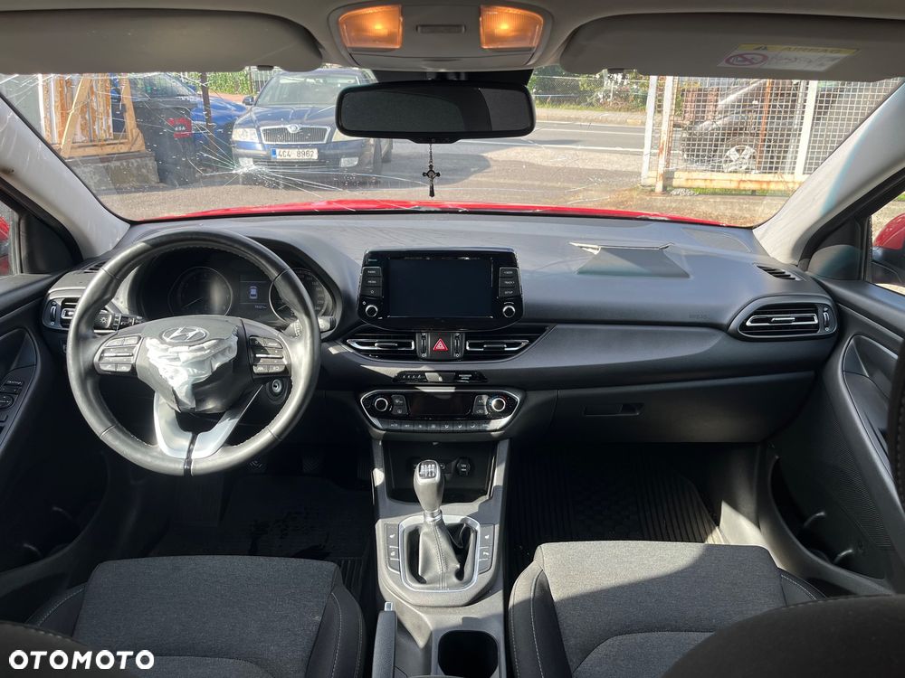 Hyundai i30 1.5 Intro - 11