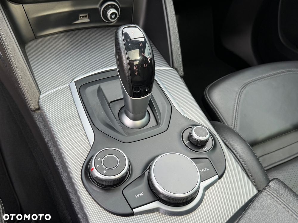 Alfa Romeo Stelvio 2.0 Turbo 16V AT8-Q4 Veloce - 22