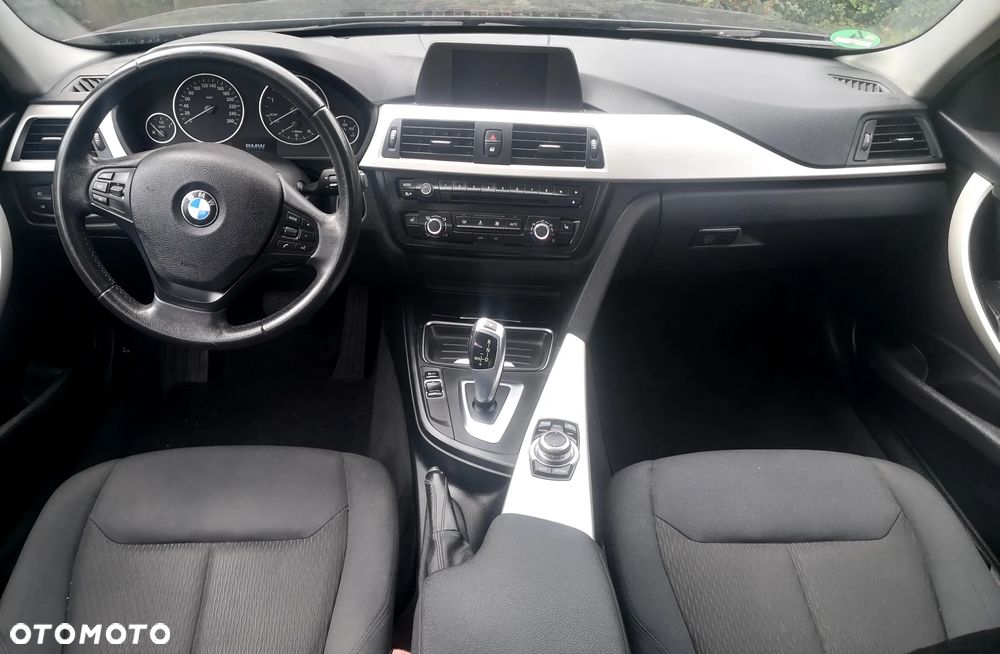 BMW Seria 3 318d - 11
