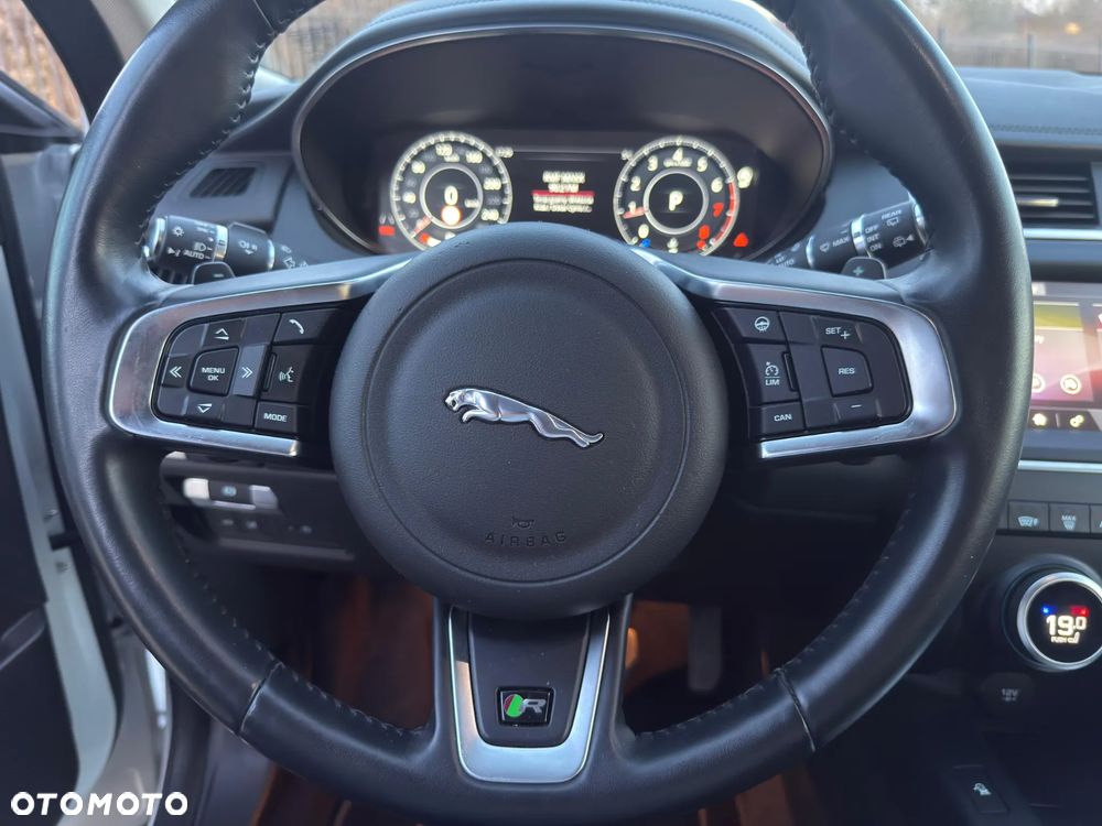 Jaguar E-Pace P250 AWD SE - 36