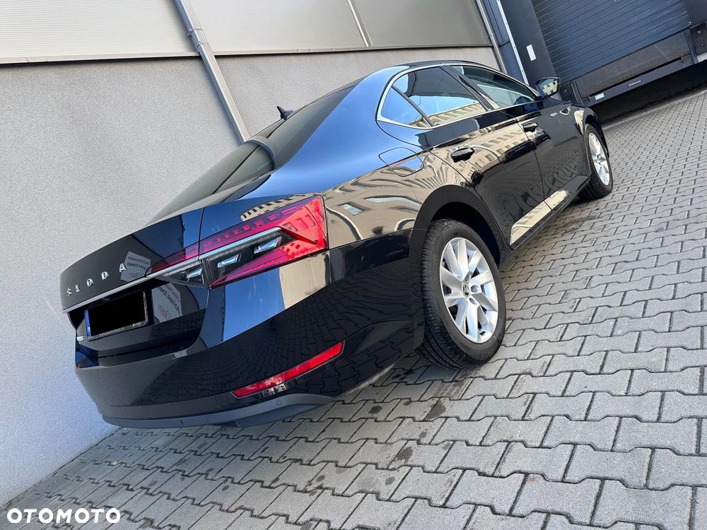 Skoda Superb 2.0 TDI SCR Style DSG - 4