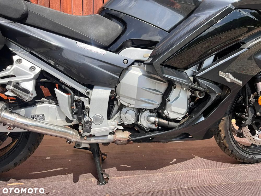 Yamaha FJR - 16