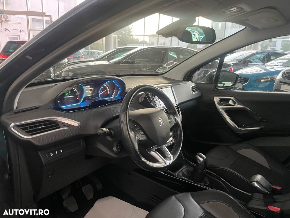 Peugeot 2008 1.2 PureTech Turbo Allure - 22
