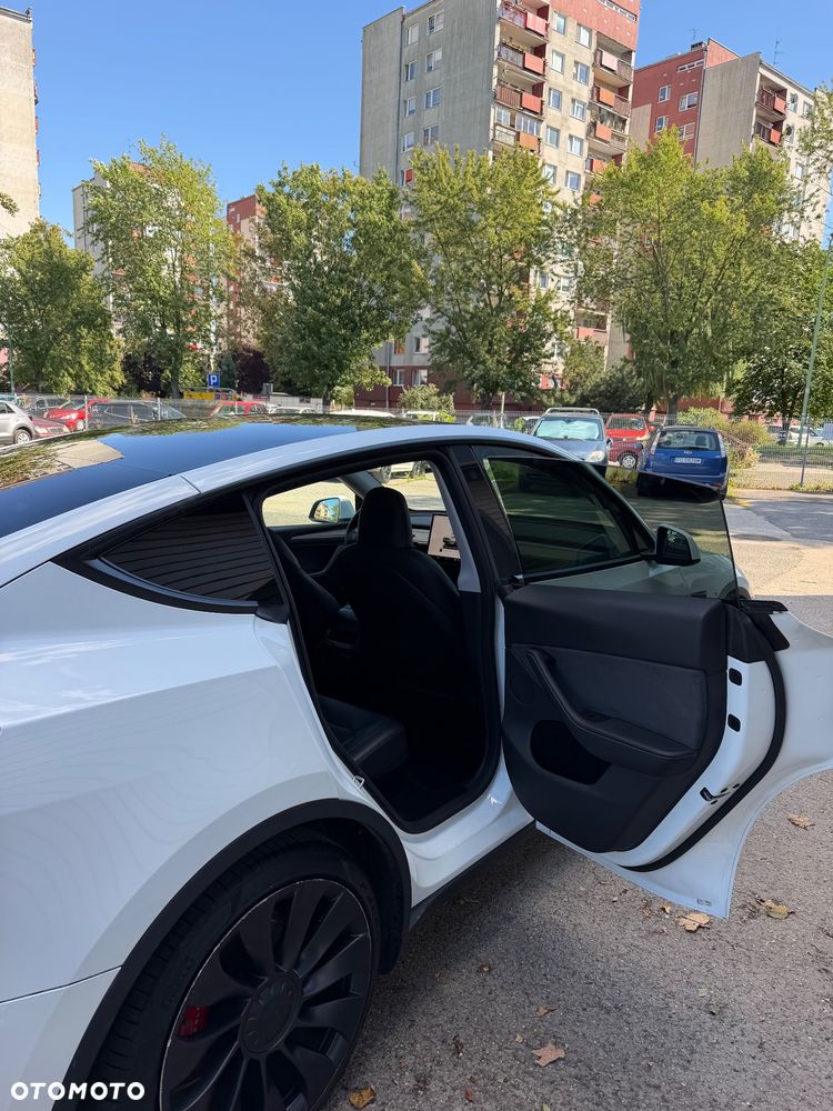 Tesla Model Y Performance AWD - 7