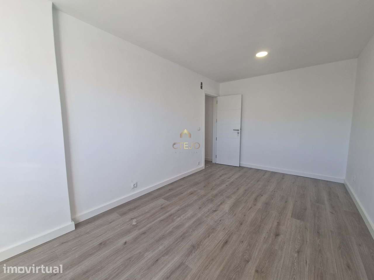 Apartamento com Vista Urbana em Sintra - Grande imagem: 2/6