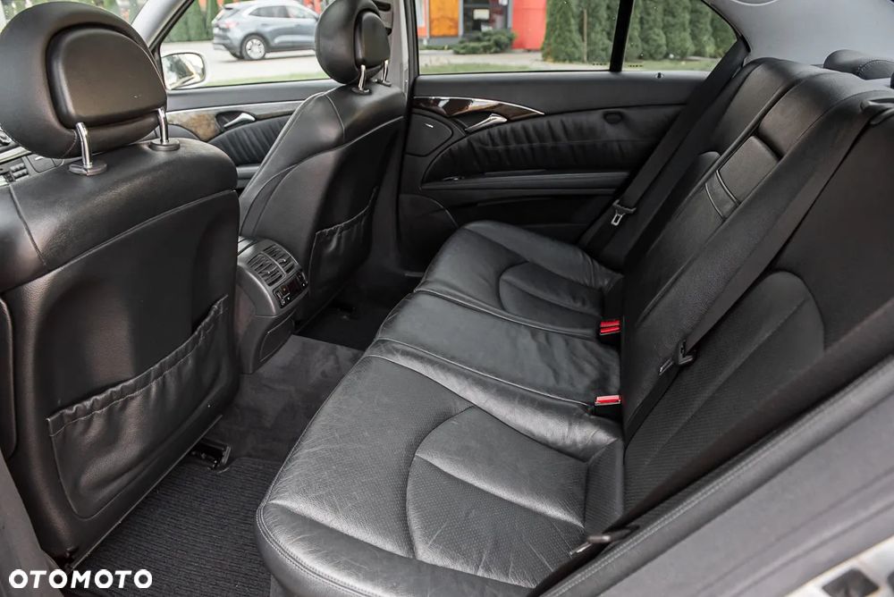 Mercedes-Benz Klasa E 500 T Avantgarde Sport Edition AMG - 27
