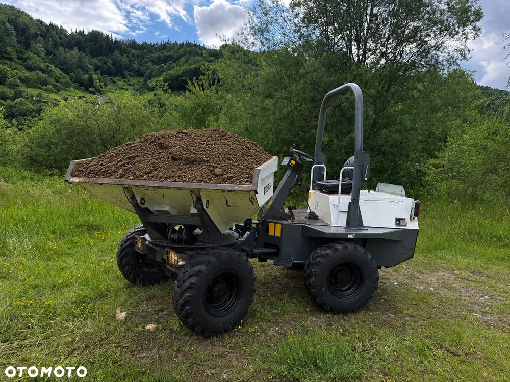 Terex 3001 Benford 3 tony OBROTOWE. Wozidło Budowlane-Rolnicze. Wózek z Obrotową Kolebą. 3 tony ładowność. 4x4. Mocny Silnik 4 cylindry Kubota 50km. 2600 mtg. Jazda 3 prędkości. Maszyna jak Nowa z Norweskiego Gospodarstwa! Ani deka luzów i wycieków! Pełny Oryginał. Hamulce brzytwa. Serwisy w DEKRA. Maszyna Woziła lekkie ładunki. Praktycznie zerowe zużycie. Wielka Okazja. Wszystko w pełnym Oryginale. Opony Oryginał w dobrym stanie! Oświetlenie Fabryczne tył przód! Potężna moc! - 10
