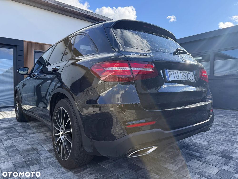 Mercedes-Benz GLC 250 4Matic 9G-TRONIC AMG Line - 3