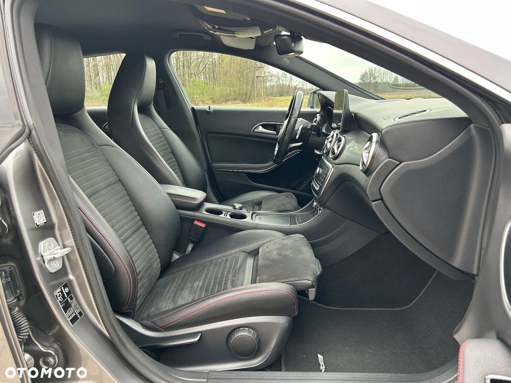 Mercedes-Benz CLA 180 7G-DCT AMG Line - 17