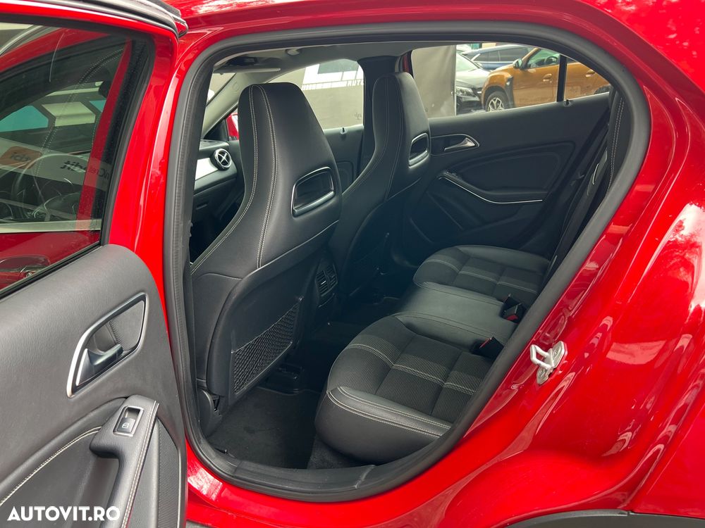 Mercedes-Benz GLA 220 d 4Matic 7G-DCT Style - 14