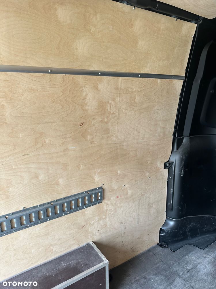 Mercedes-Benz Sprinter - 16