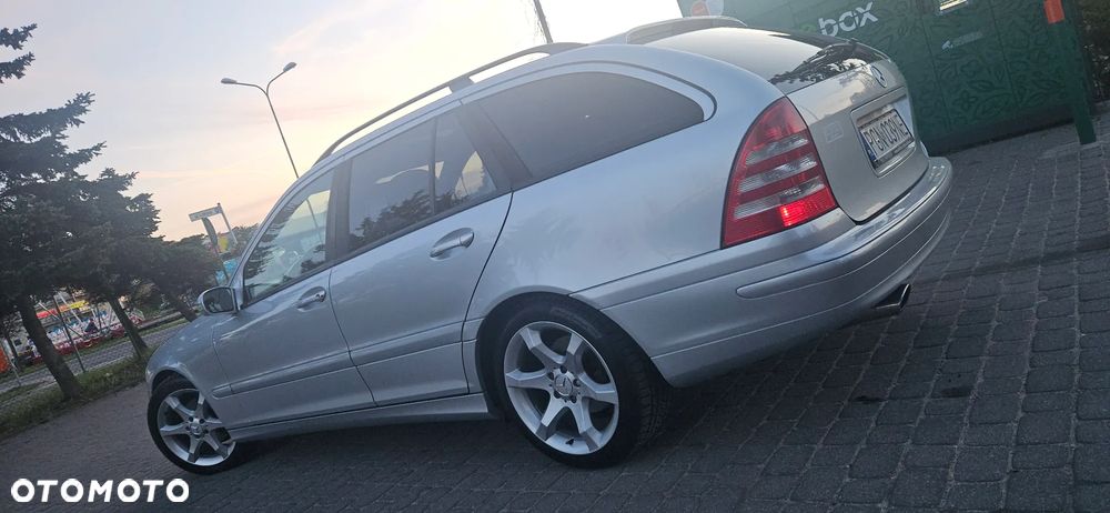 Mercedes-Benz Klasa C 180 Kompressor Automatik Avantgarde Sport Edition - 4