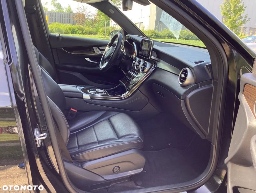 Mercedes-Benz GLC 300 4Matic 9G-TRONIC AMG Line - 15