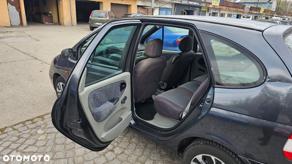 Renault Scenic 1.6 16V EXpression - 17