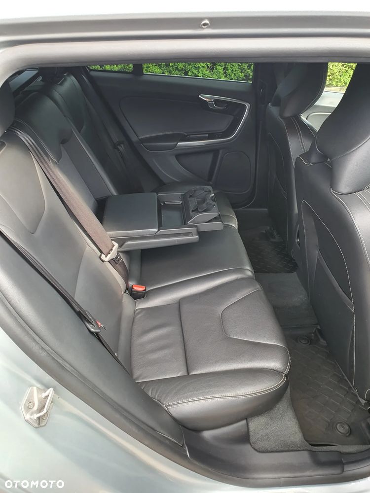 Volvo V60 D4 Drive-E R-Design Summum - 16