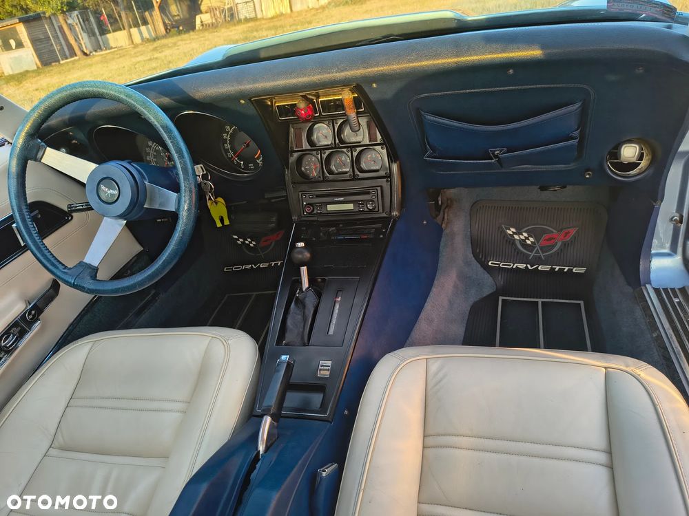 Chevrolet Corvette - 9