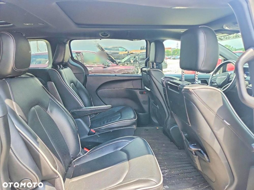 Chrysler Pacifica - 11