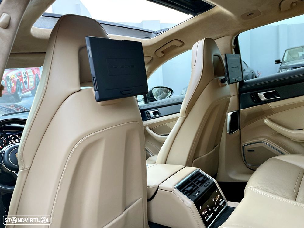 Porsche Panamera Sport Turismo 4 E-Hybrid Edition 10 Anos - 33