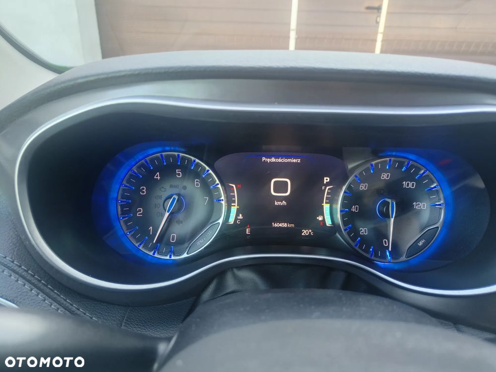 Chrysler Pacifica - 35