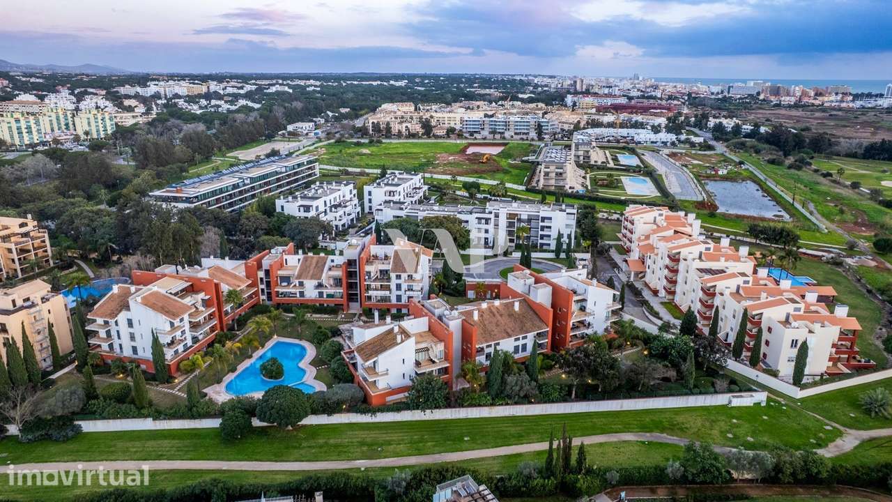 Apartamento T2 com Piscina, Garagem e Vista Golfe em Vilamoura - Grande imagem: 5/33