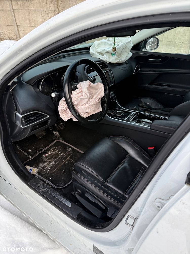 Jaguar XE 2.0 D Prestige - 1