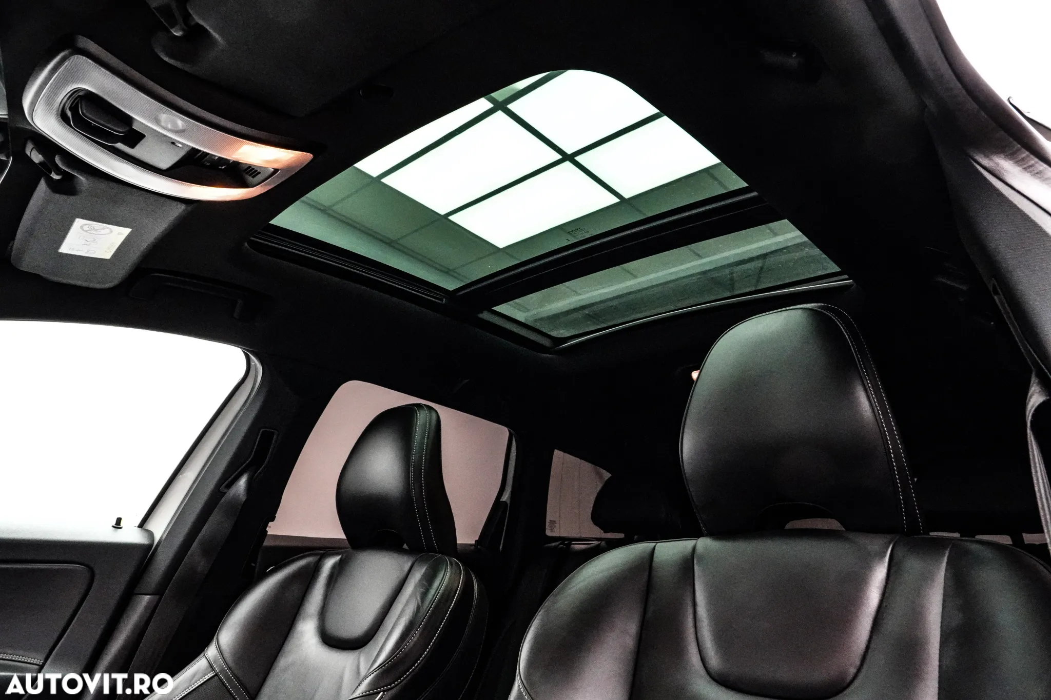 Volvo XC 60 D4AWD R-Design - 8
