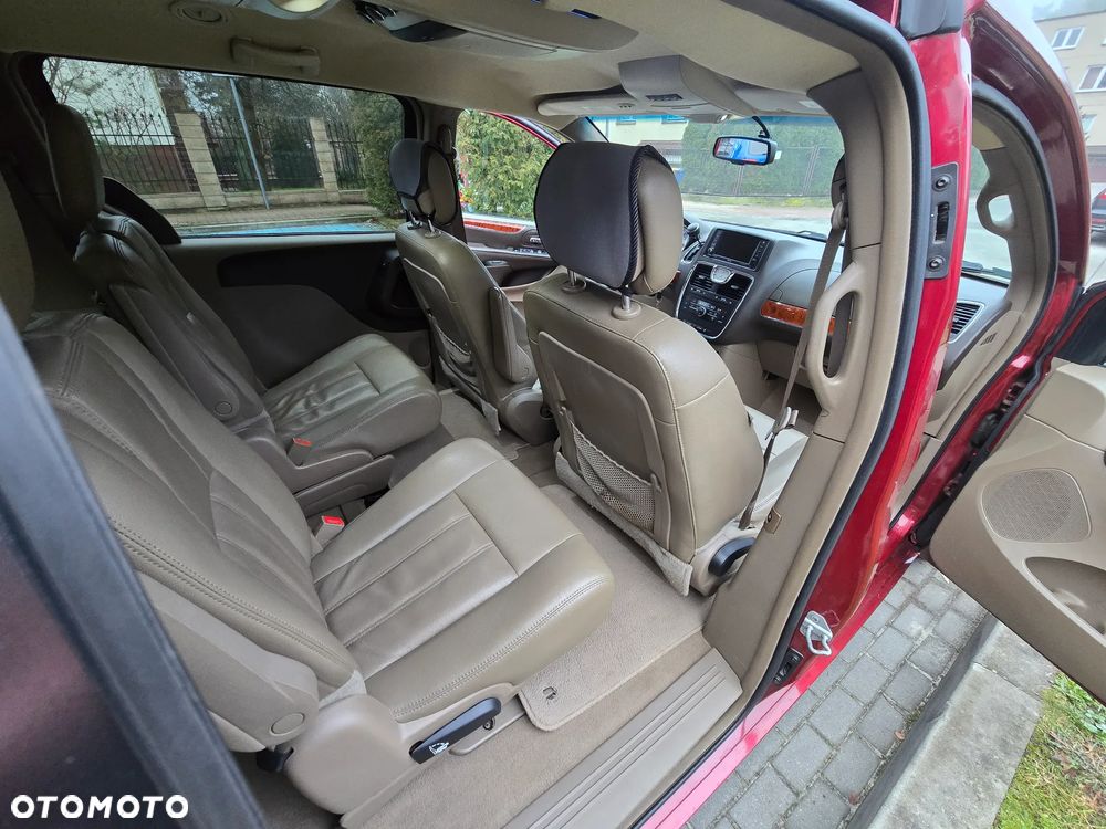 Chrysler Town & Country 3.6 Limited - 13