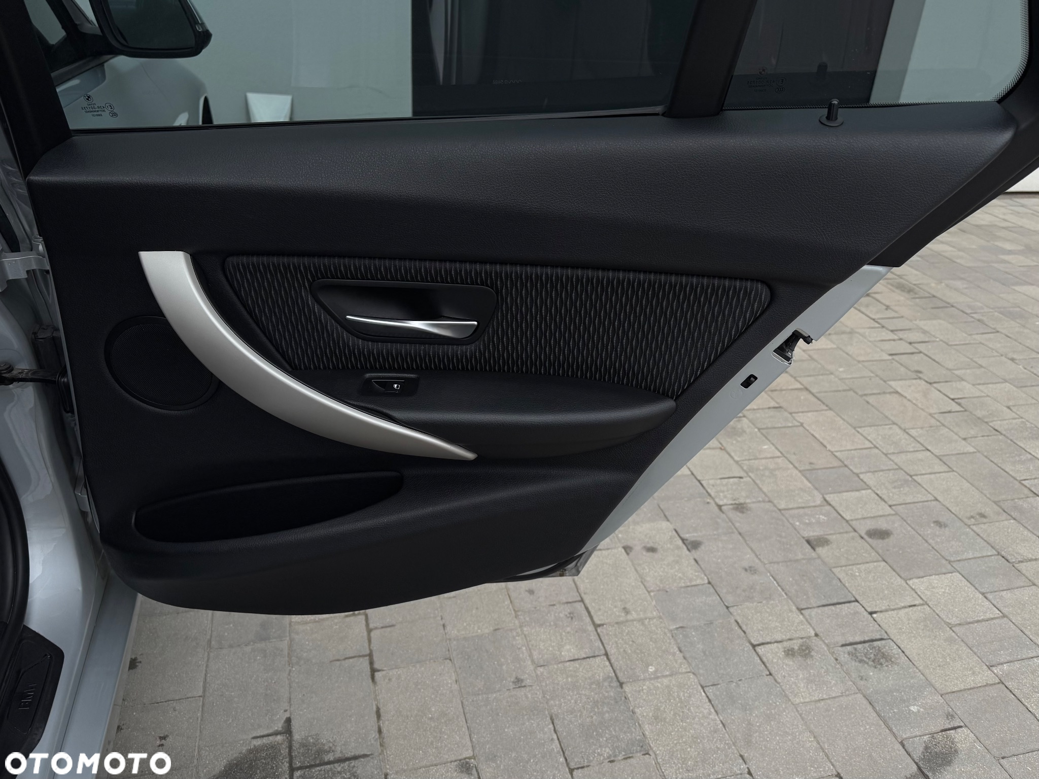 BMW Seria 3 318d Touring - 32