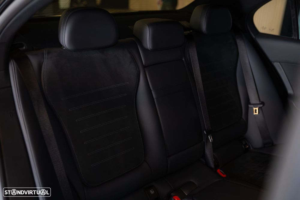 Mercedes-Benz C 300 e AMG Line - 26