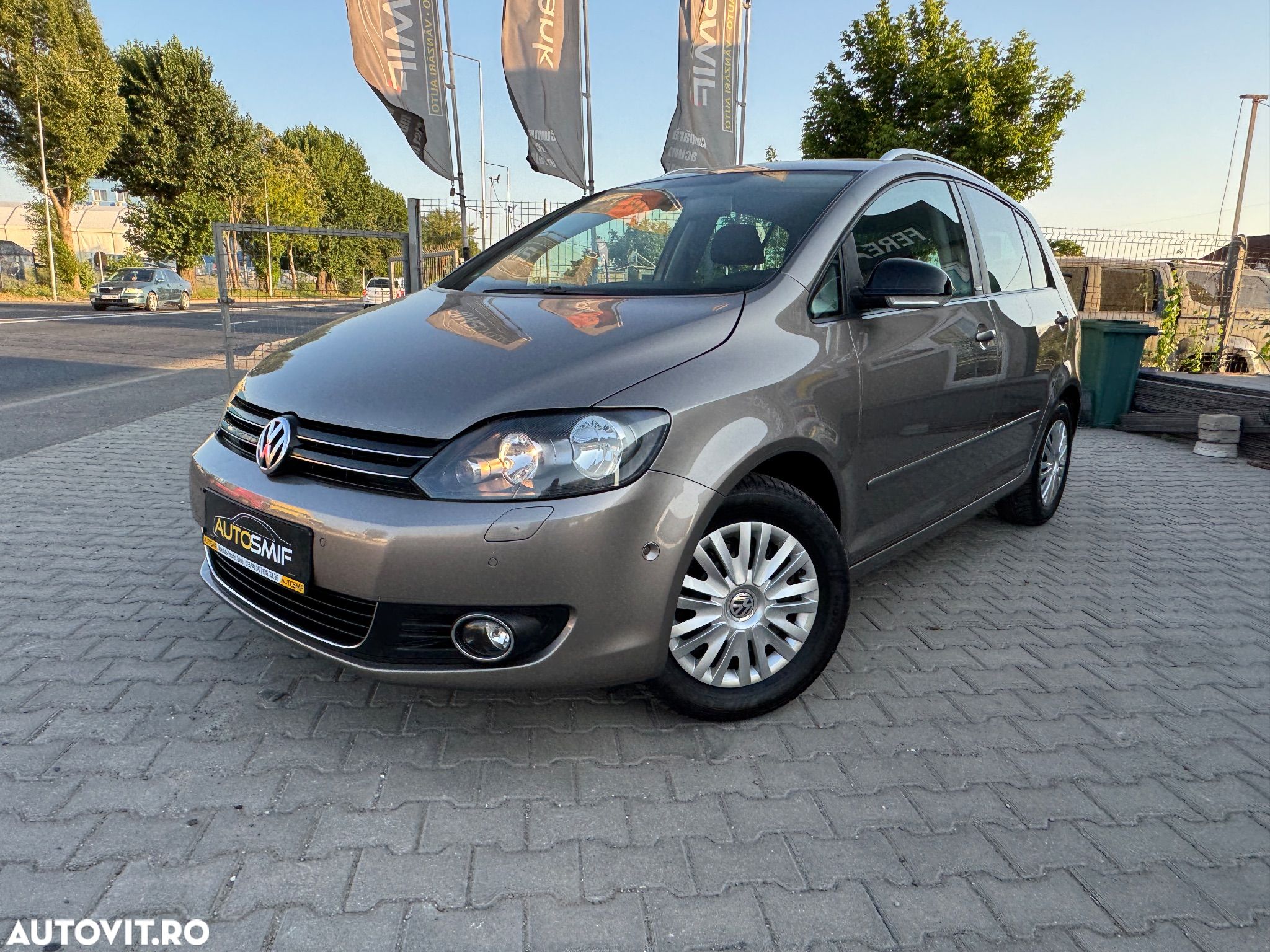 Volkswagen Golf 1.6 TDI DPF DSG MATCH - 1