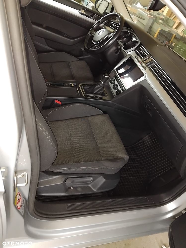 Volkswagen Passat 2.0 TDI SCR Comfortline - 8