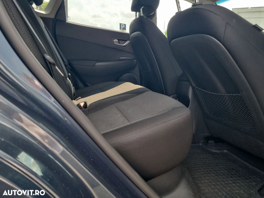 Hyundai KONA - 13