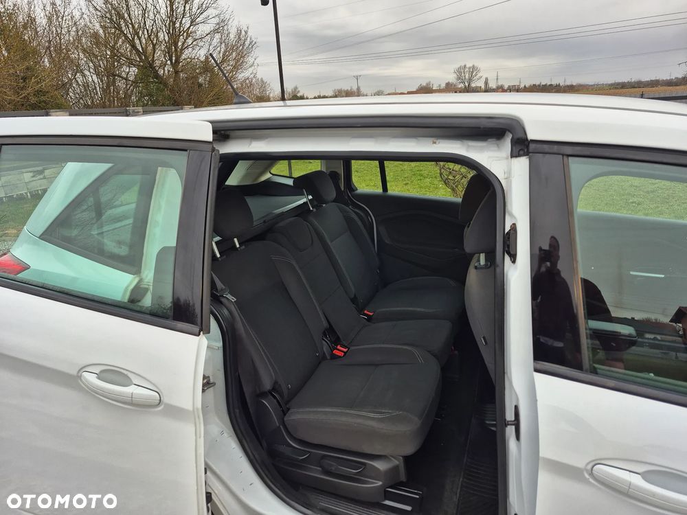 Ford Grand C-MAX - 25