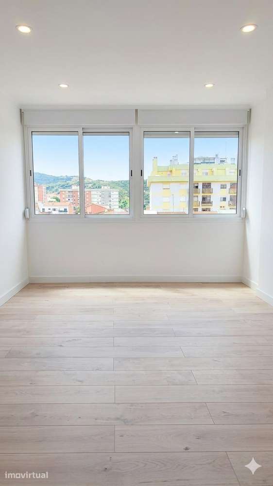 T2+1 Totalmente Remodelado em Odivelas — Entre e Viva! - Grande imagem: 2/16
