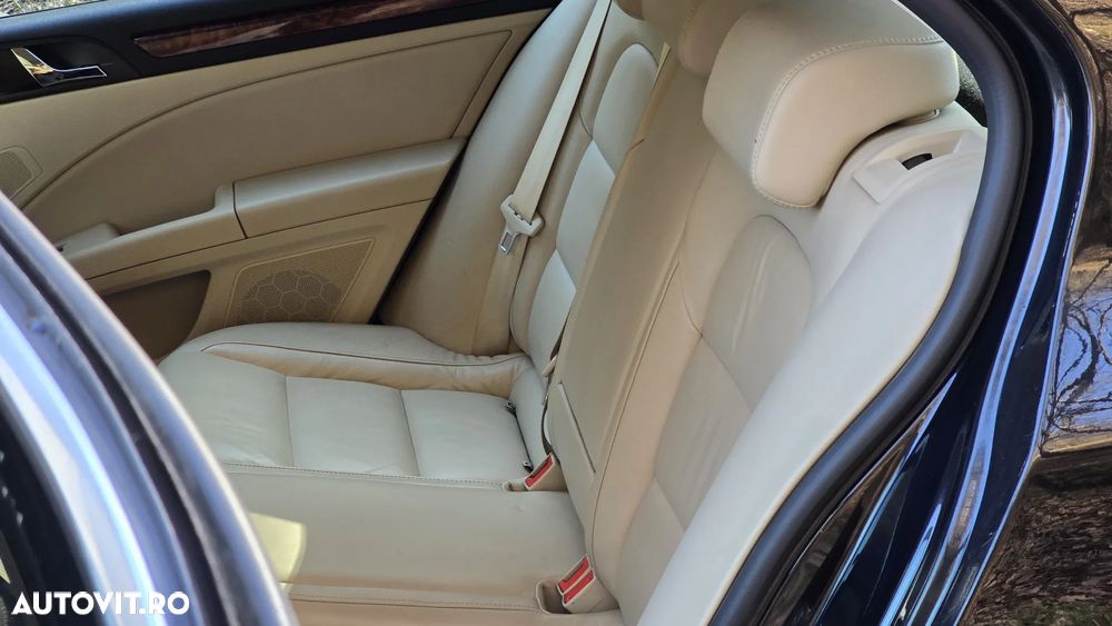 Skoda Superb 2.0 TDI Elegance DSG - 8