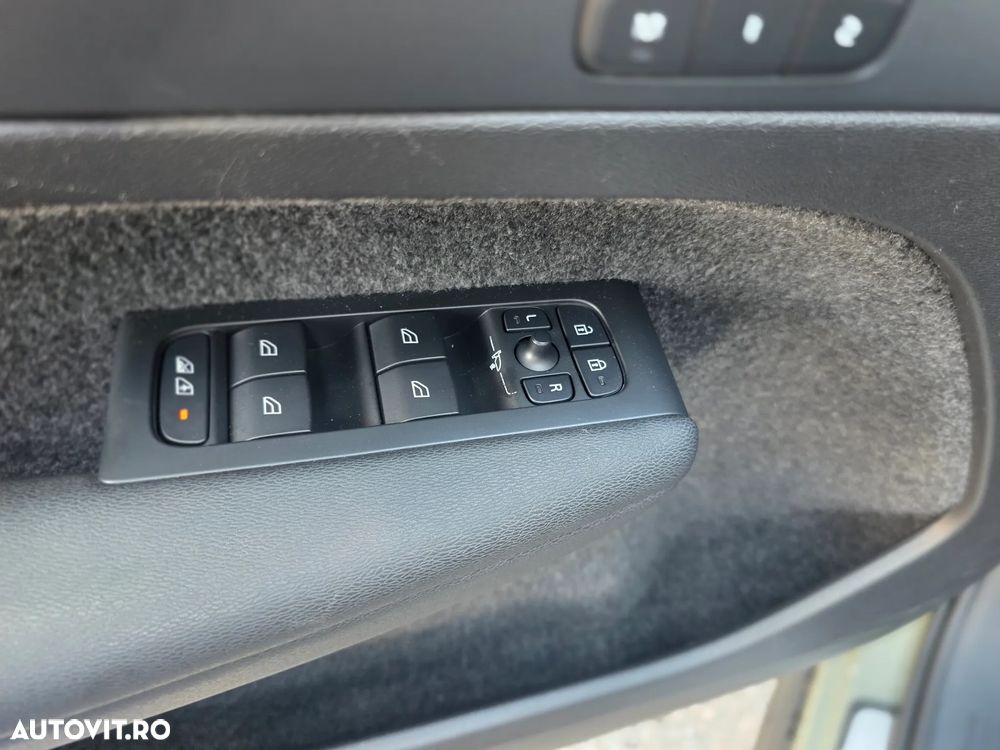 Volvo XC 40 B4 AT8 AWD Mild Hybrid Inscription - 11