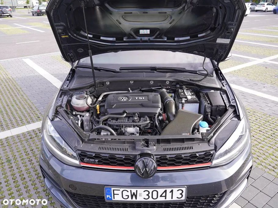 Volkswagen Golf - 11