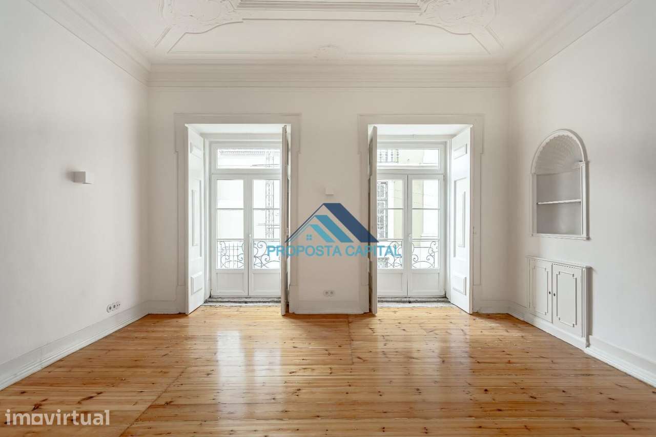 Apartamento T3 - 2 Salas - Pátio - Grande imagem: 2/36