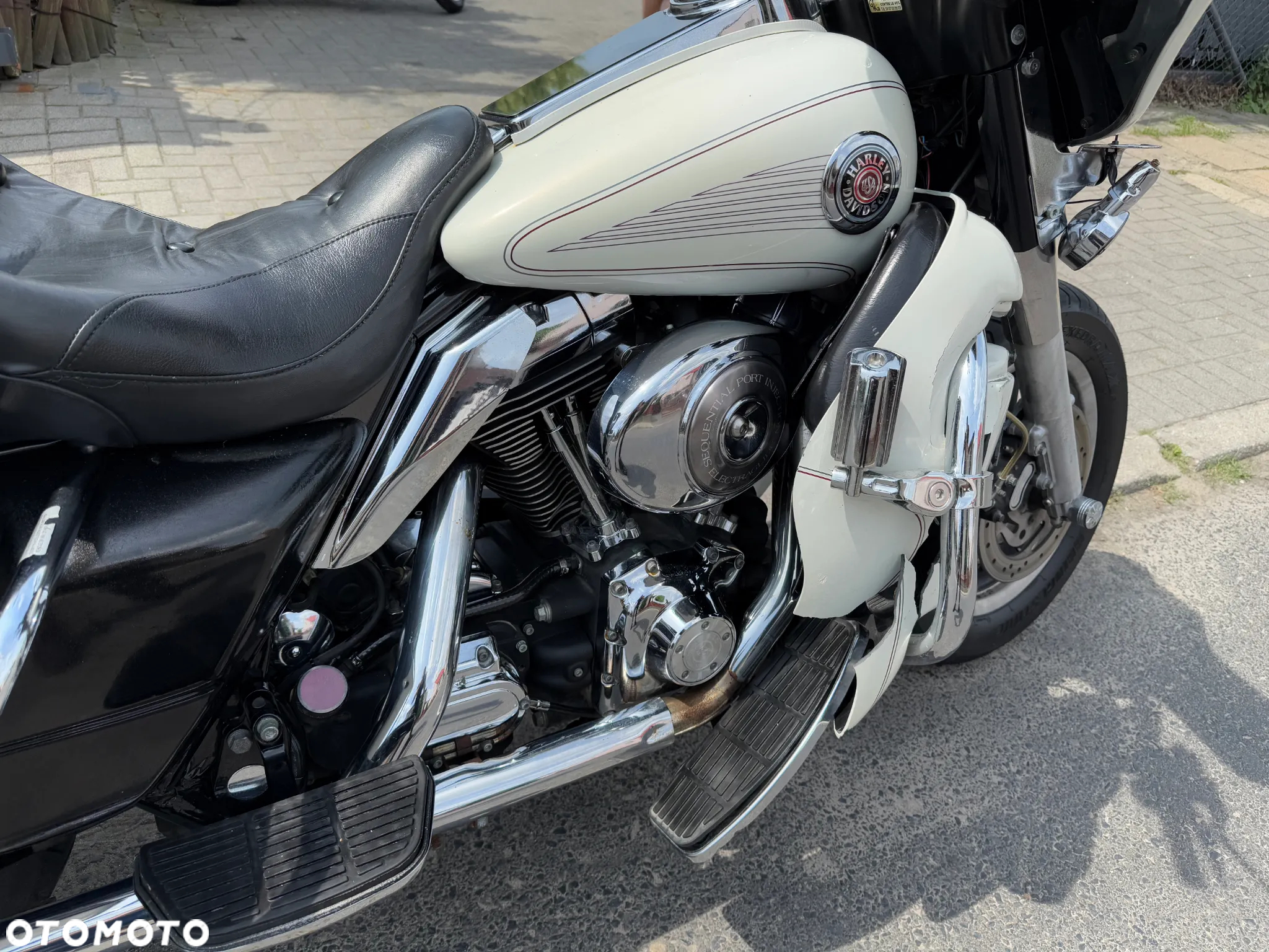 Harley-Davidson FLH Electra Glide - 25