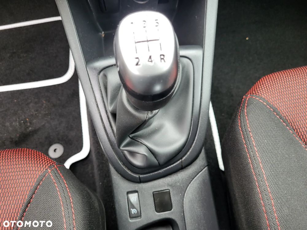 Renault Clio 1.2 16V 75 LIMITED - 29