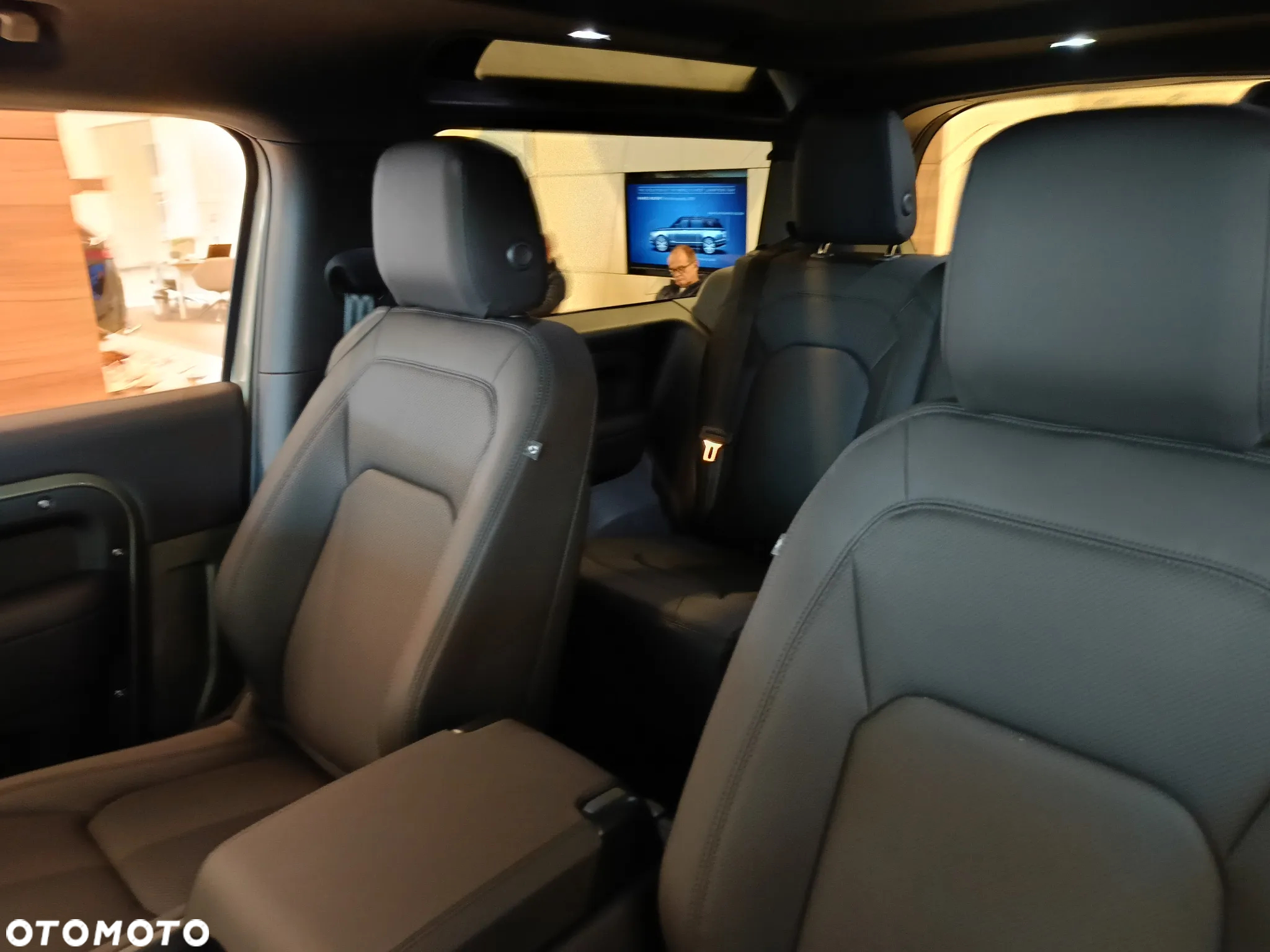 Land Rover Defender - 10