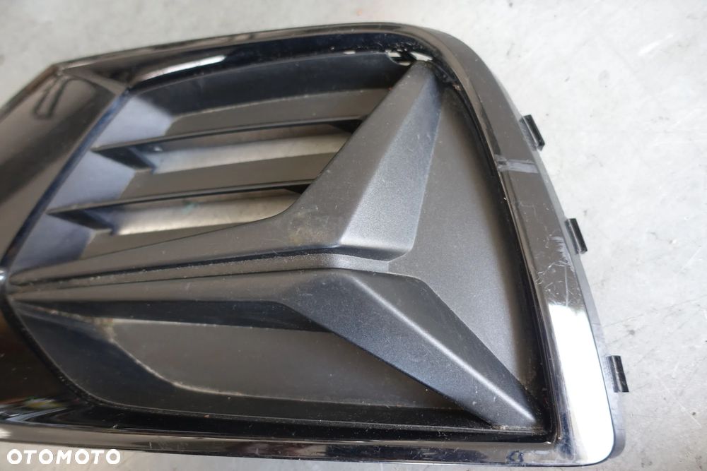 KRATKA ZDERZAKA PRAWA LEWA AUDI Q3 II  18r.- 83A - 7