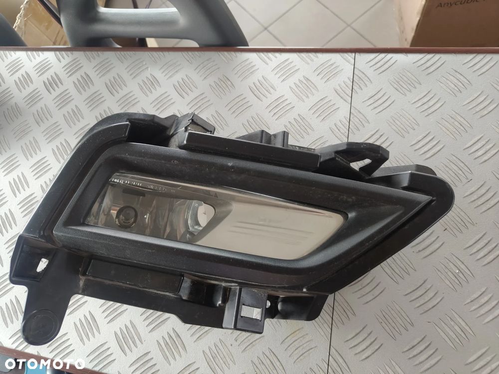 Nissan Micra K14 halogen prawy - 1