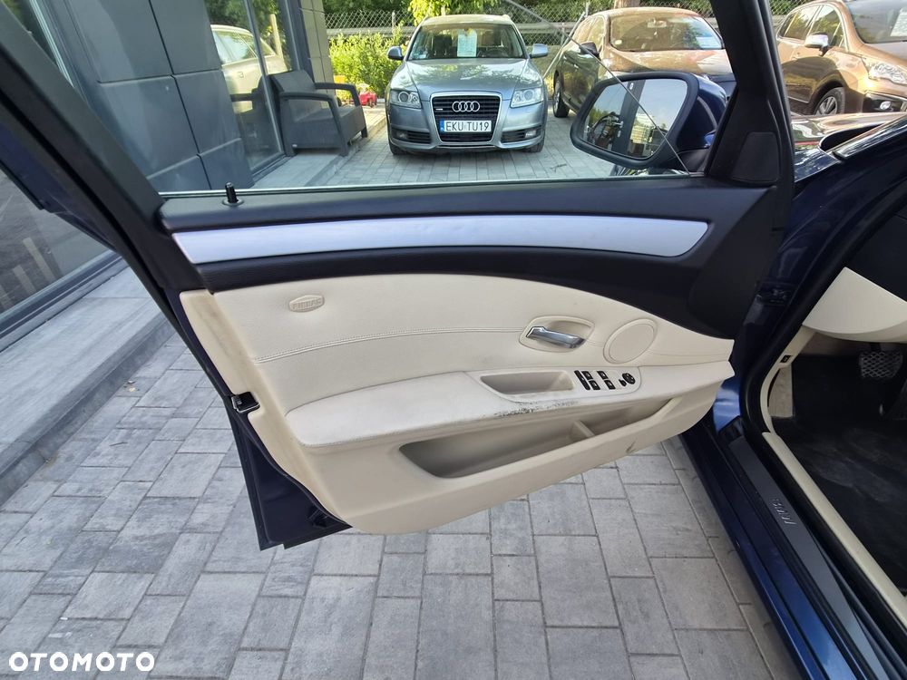 BMW Seria 5 520i - 20